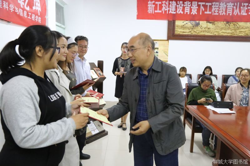 心阅读书会（第七期）�D�D走进物理科学与信息工程学院