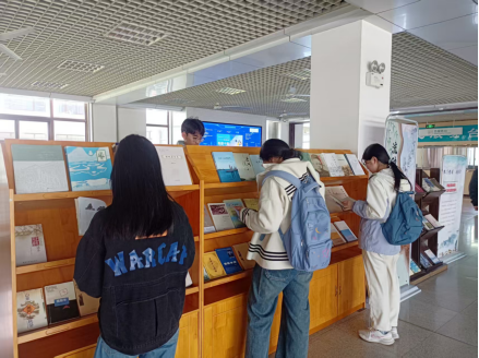 千年运河“流”进校园！逸夫馆主题书展带你穿越文脉长廊