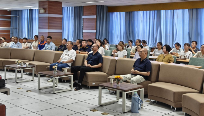 筑牢安全防线:图书馆开展消防安全培训与应急演练